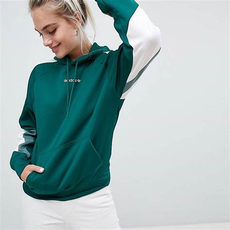 adidas eqt kapuzenpullover mit gestreiften ärmeln in grün|Grüne Kapuzenpullover .